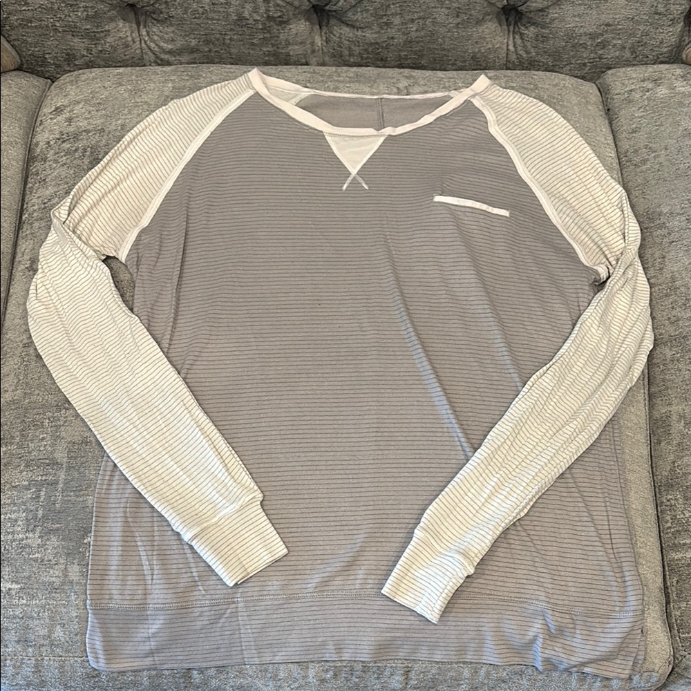 Lululemon Athletica Raglan Baseball Long Sleeve Tee Grey & White - Size 6